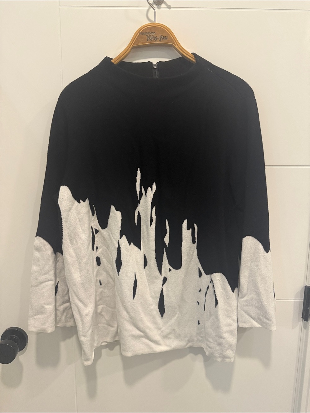 Chico's Black and White Contrast Sweater size 2
